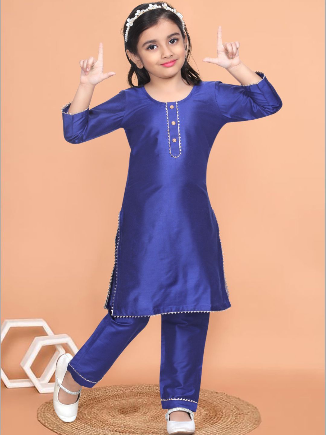 

Pehanaava Girls Gotta Patti Straight Kurta With Trouser, Blue