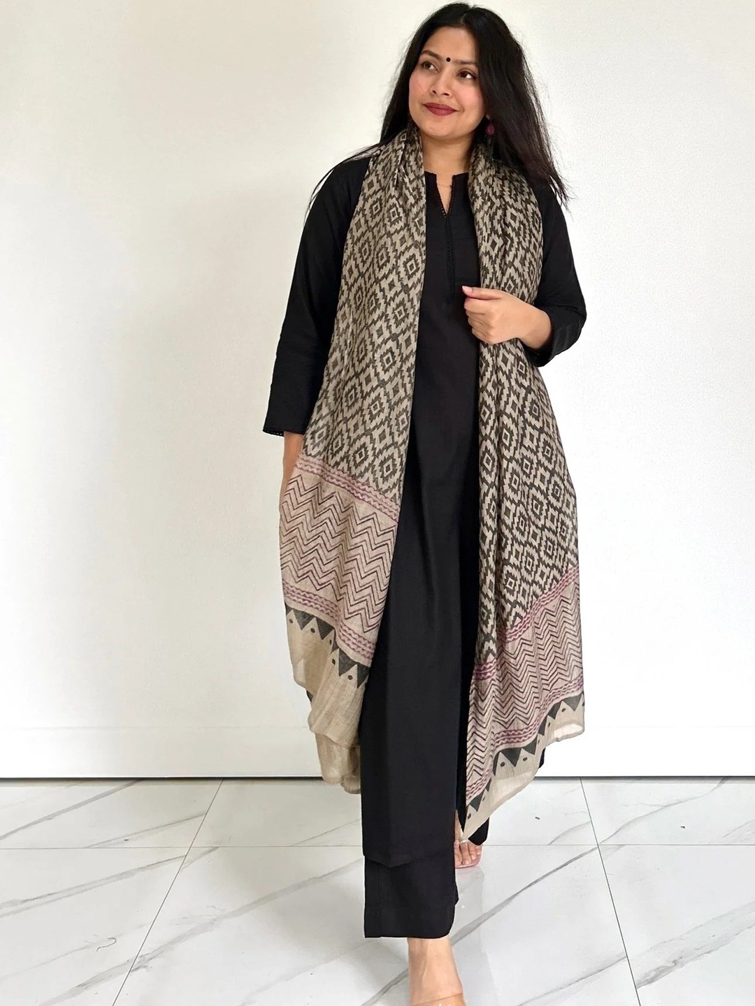 

GoSriKi Notched Round Neck Straight Kurta with Palazzos & Dupatta, Black