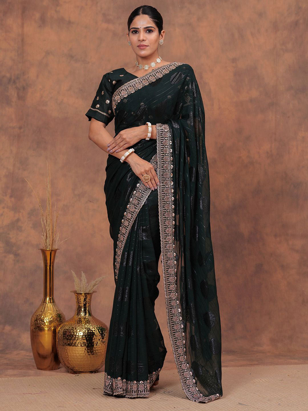 

HEARTLOOM Floral Embroidered Saree, Green