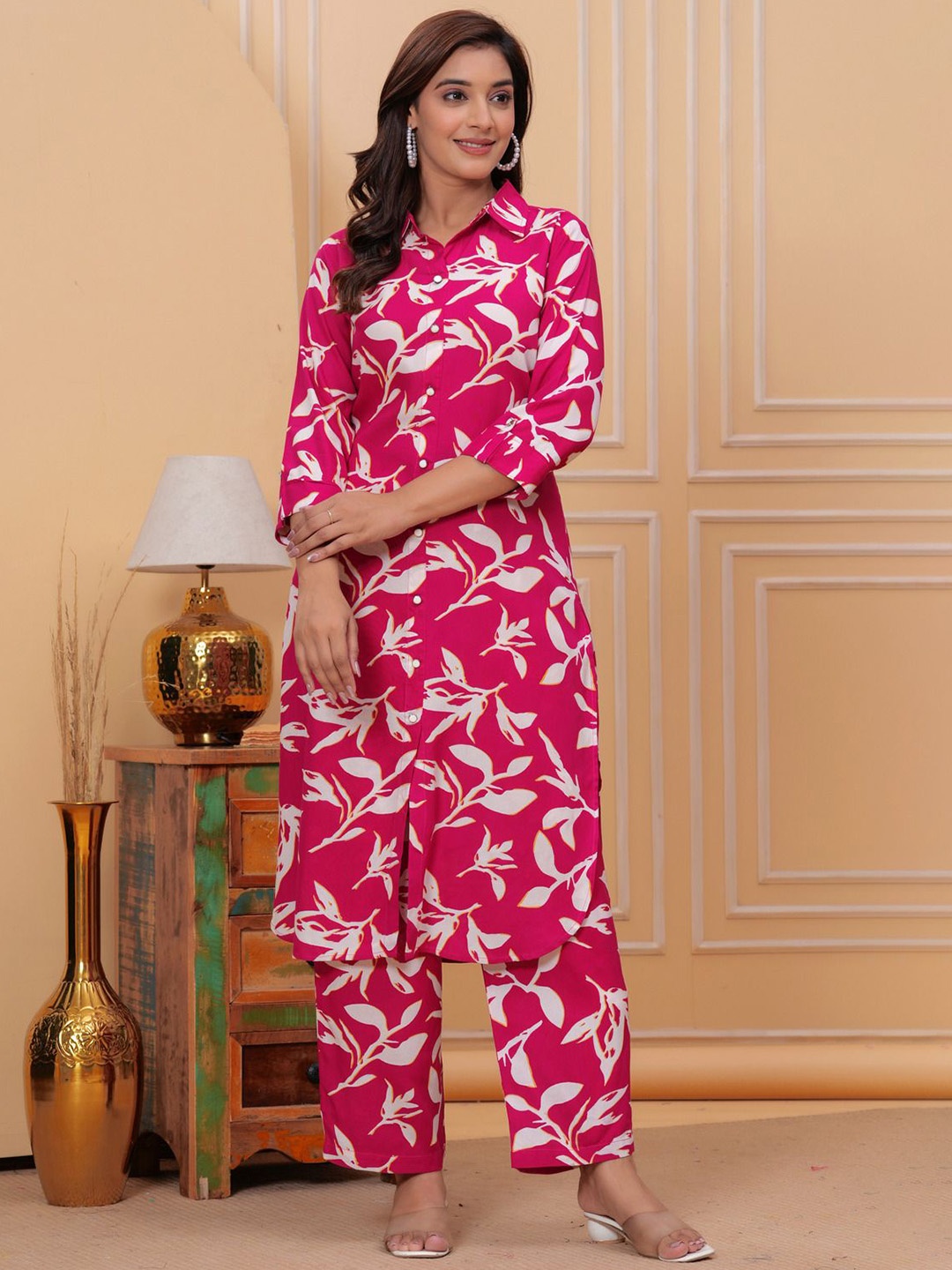 

SARAI CREATIONS Floral Printed Straight Kurta with Trousers, Pink