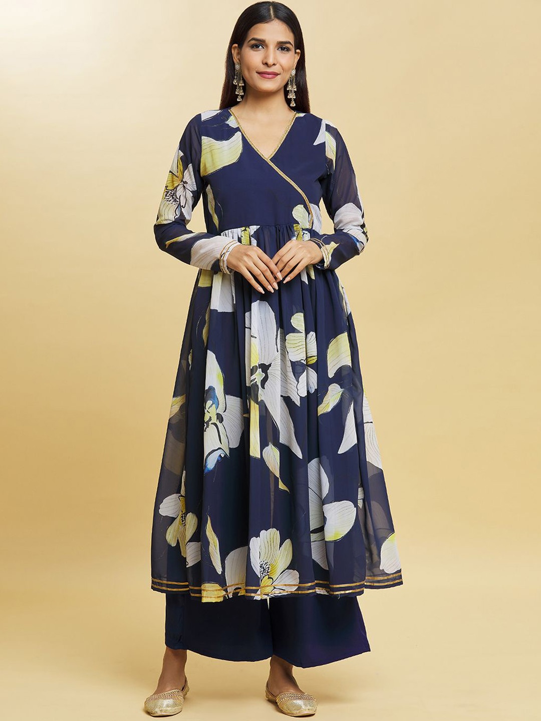 

Adara Khan Women Floral Printed Regular Kurta with Palazzos, Blue