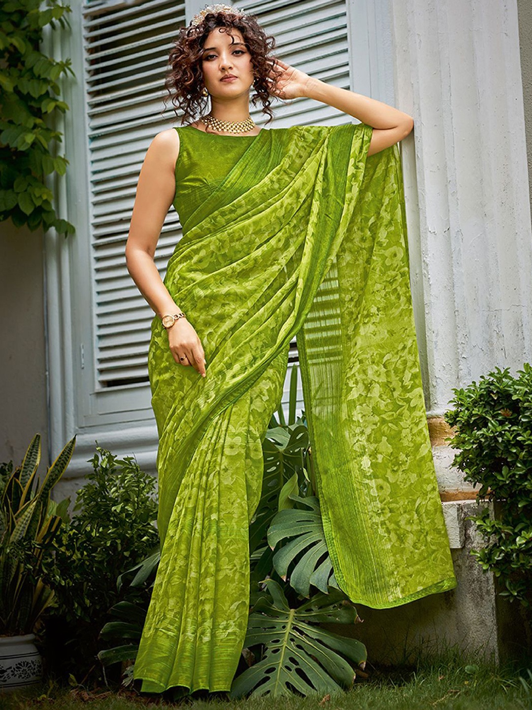 

SANSKAR Floral Printed Saree, Green