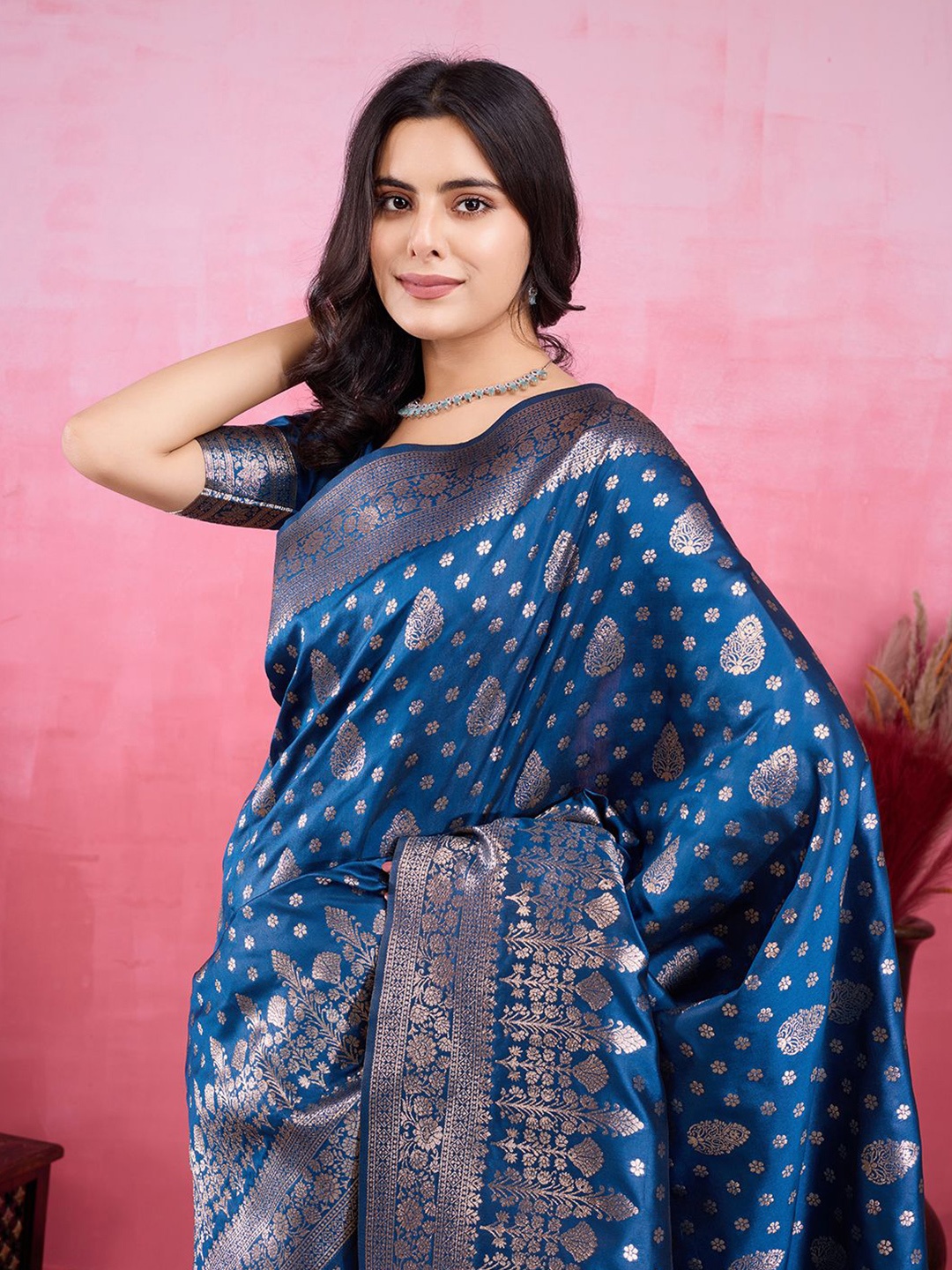 

NIWAA Woven Design Zari Pure Silk Kanjeevaram Saree, Navy blue