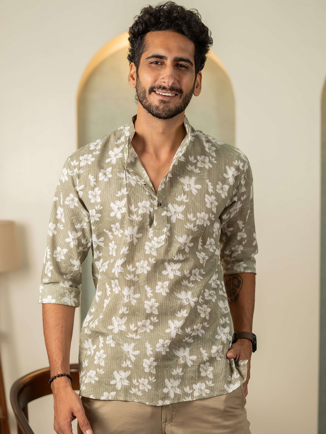 

Shasak Men Floral Printed Thread Work Kurta, Green