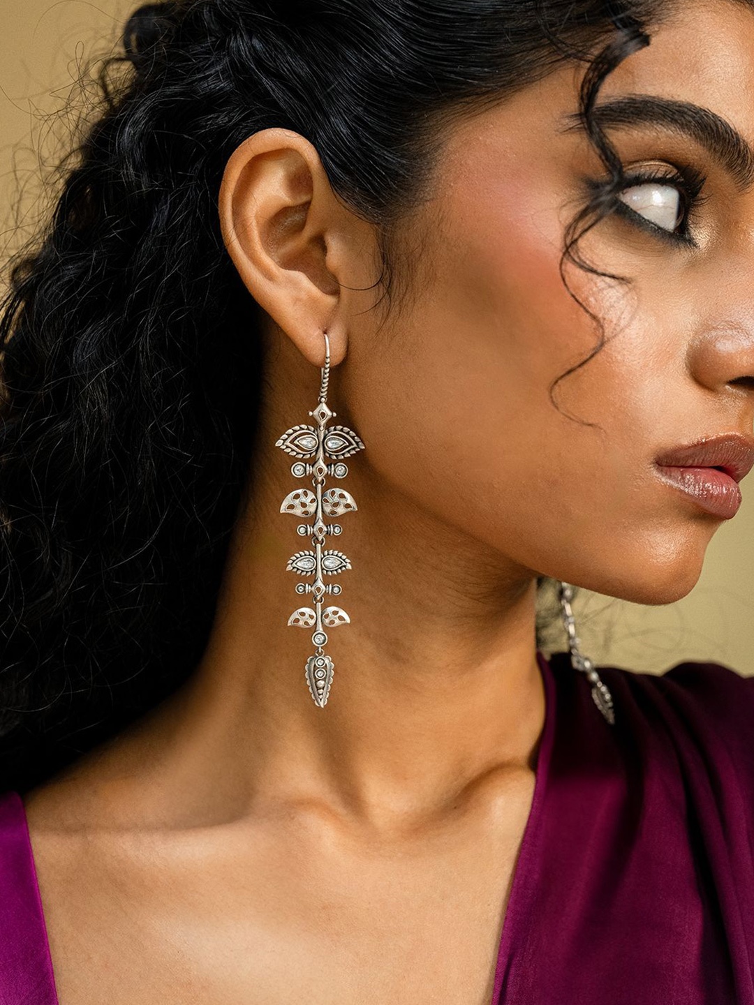 

SHAYA Sawarna 925 Sterling Silver Oxidised Stone Studded Contemporary Drop Earrings