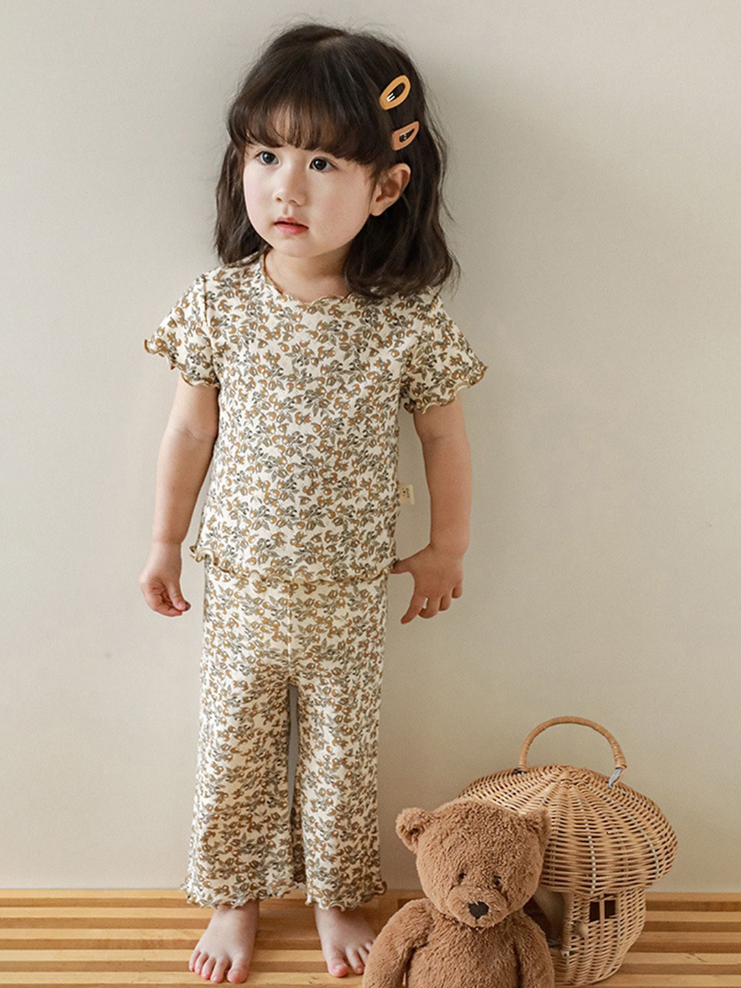 

LULU & SKY Girls Printed T-shirt & Wide Pants Night suits, Brown