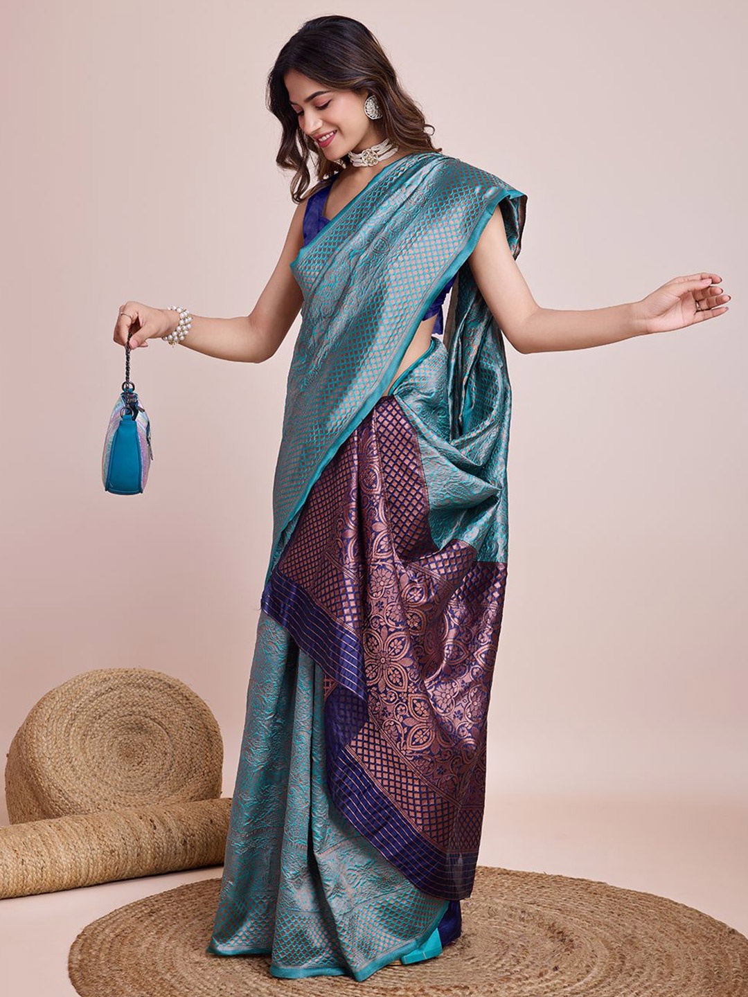 

CARTYSHOP Woven Design Zari Silk Blend Kanjeevaram Saree, Green