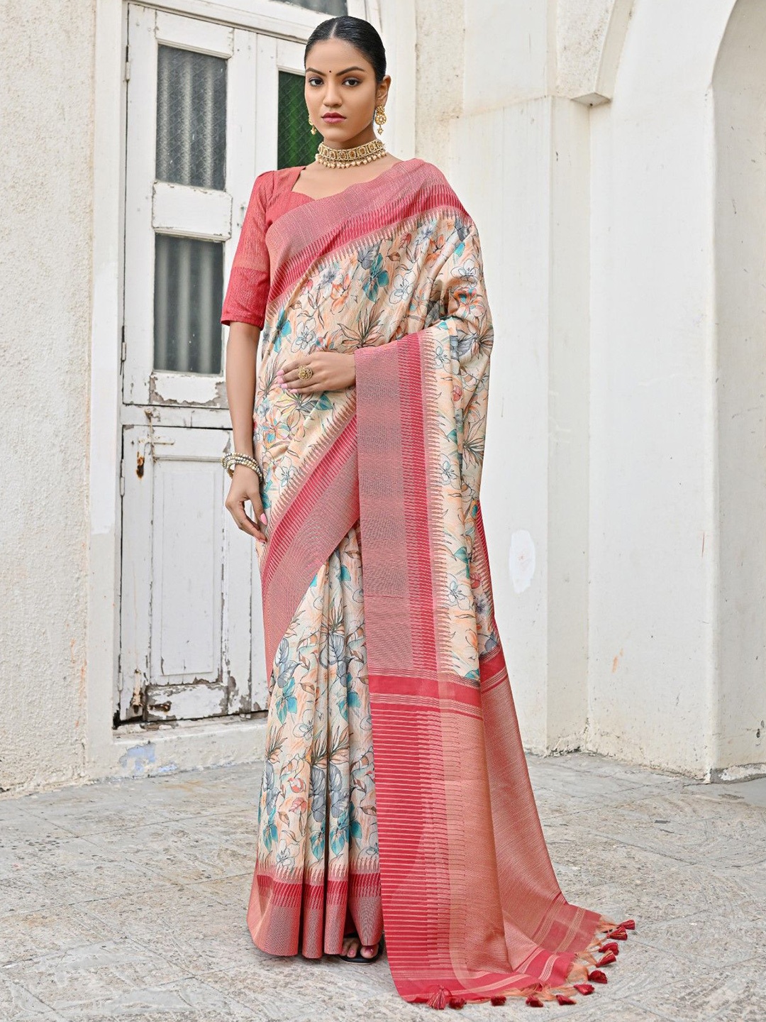 

Jinal & Jinal Floral Printed Pure Silk Tussar Saree, Cream