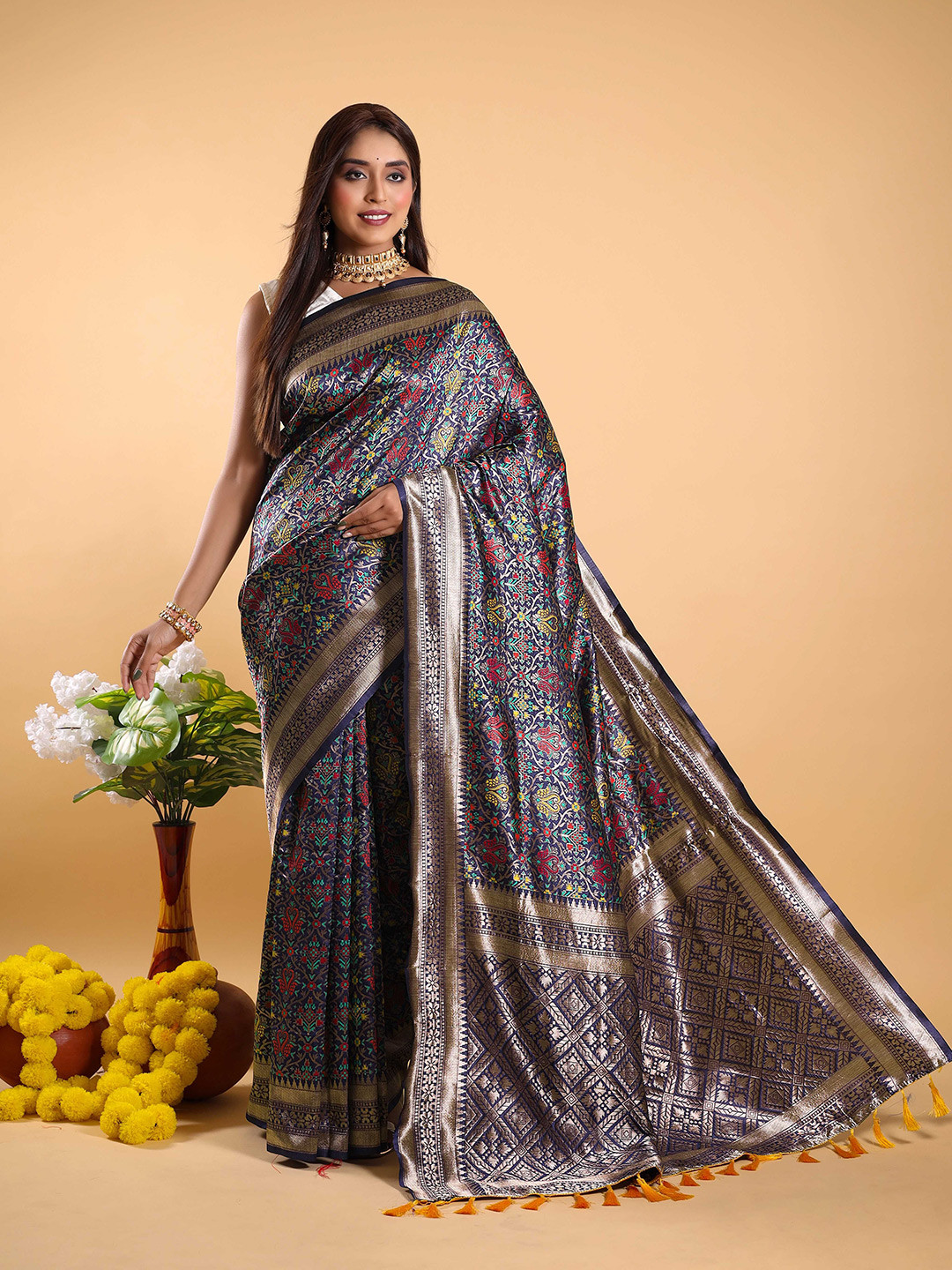 

HEER FASHION Women Woven Design Zari Banarasi Saree, Navy blue