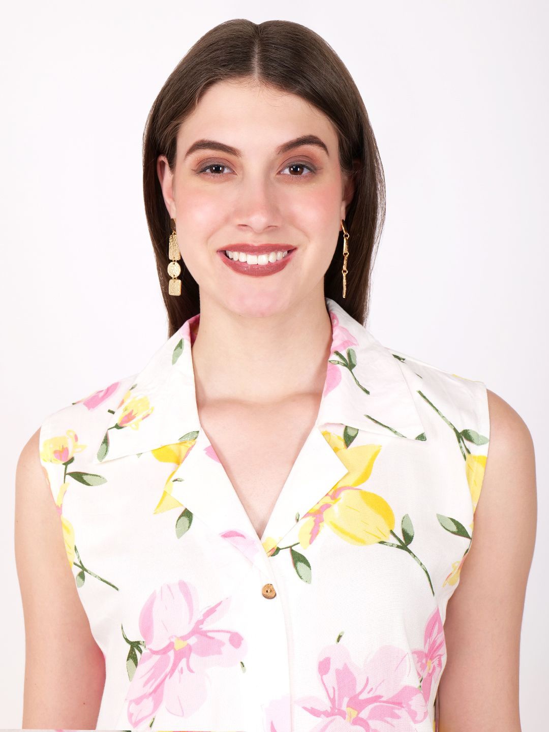 

DressBerry Contemporary Drop Earrings, Gold