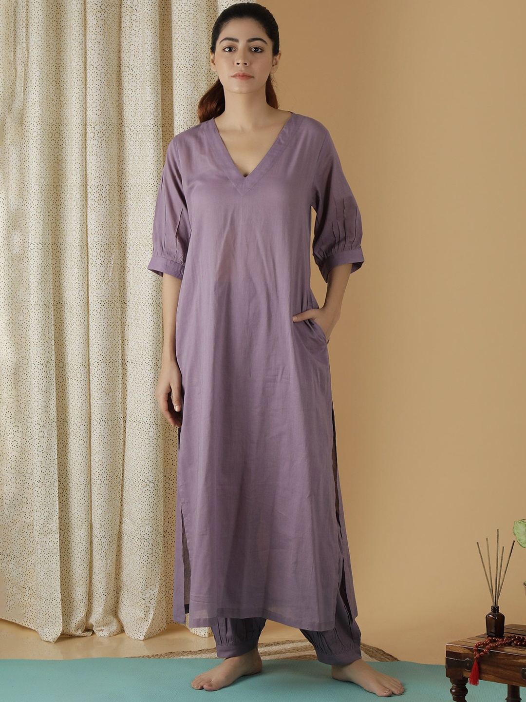 

TJORI V-Neck Three-Quarter Puff Sleeves Regular Straight Kurta, Lavender