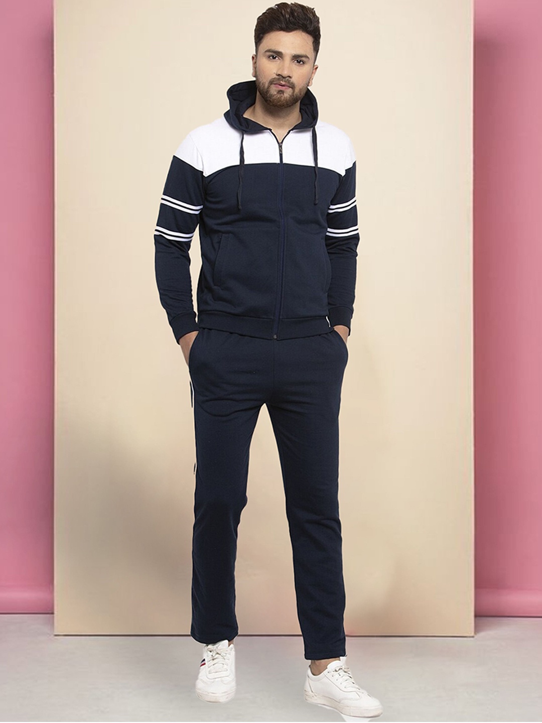 

WILD WEST Men Colourblocked Hooded Tracksuits, Navy blue