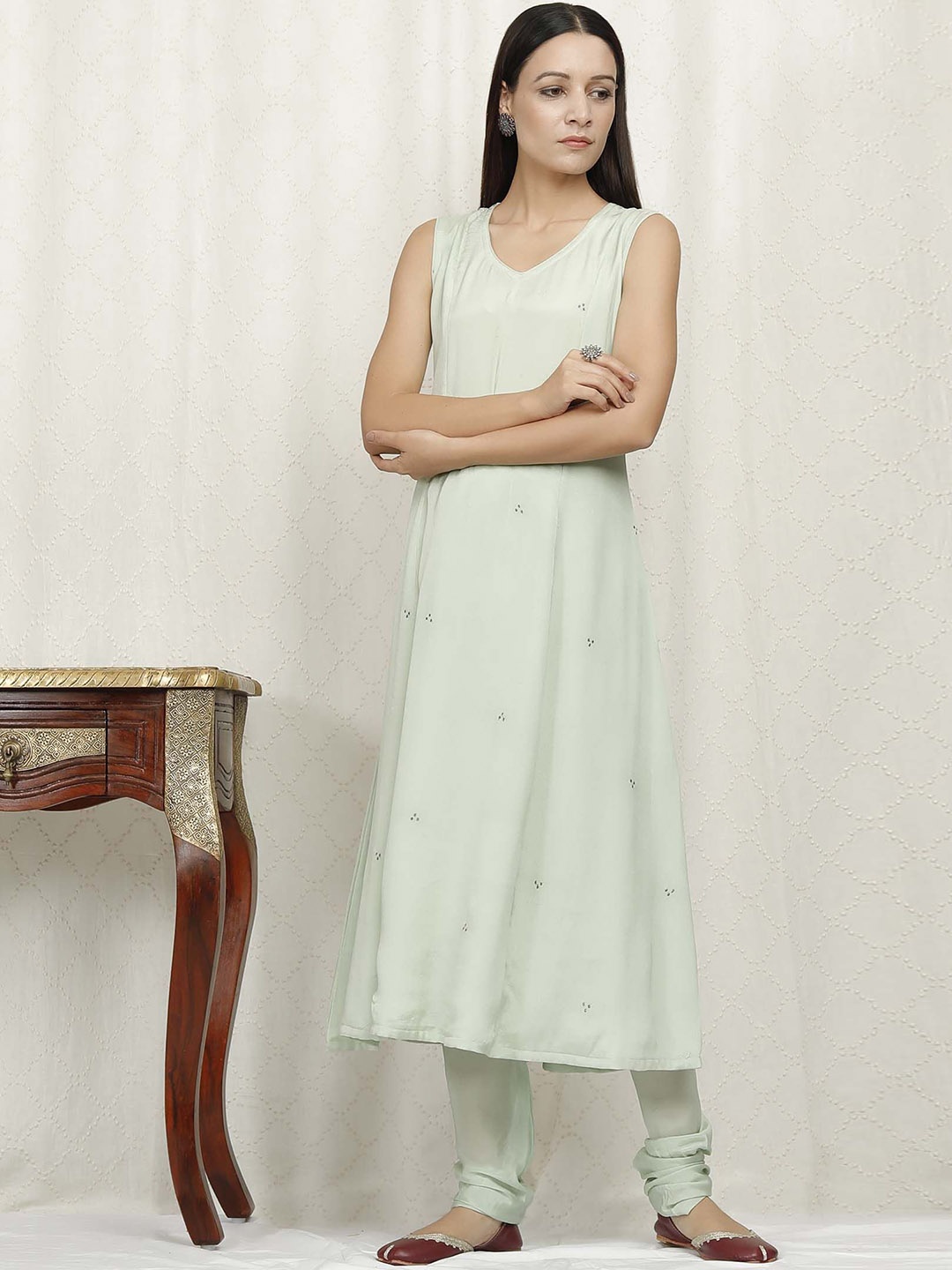 

TJORI V-Neck Sleeveless Regular A-Line Kurta, Green
