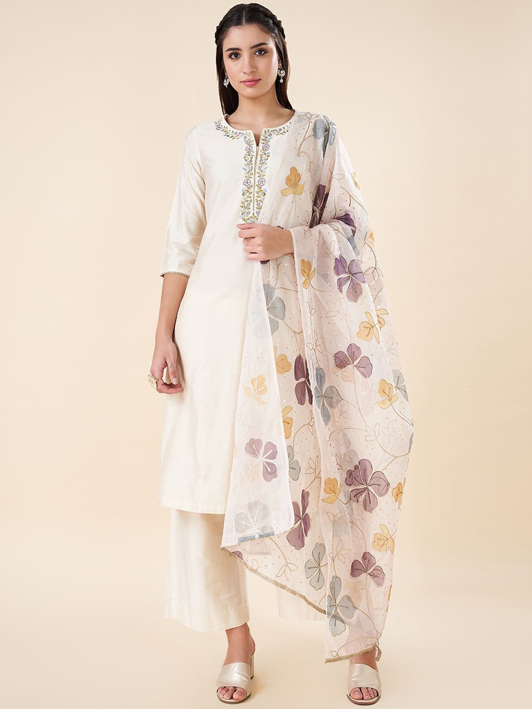 

RANGMANCH BY PANTALOONS Floral Embroidered Straight Kurta With Trousers & Dupatta, White