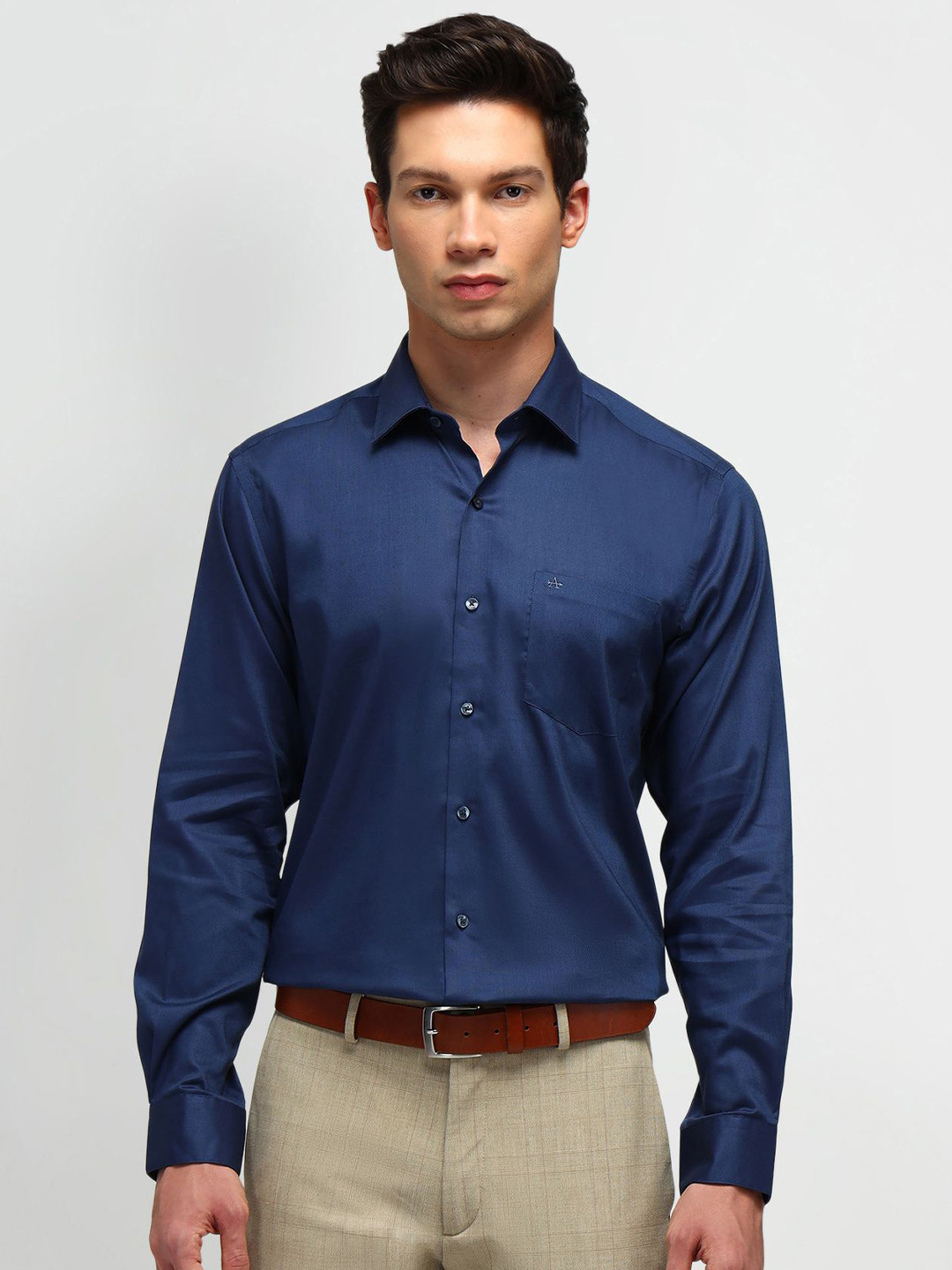 

Arrow Men Manhattan Spread Collar Solid Cotton Slim Fit Casual Shirt, Navy blue