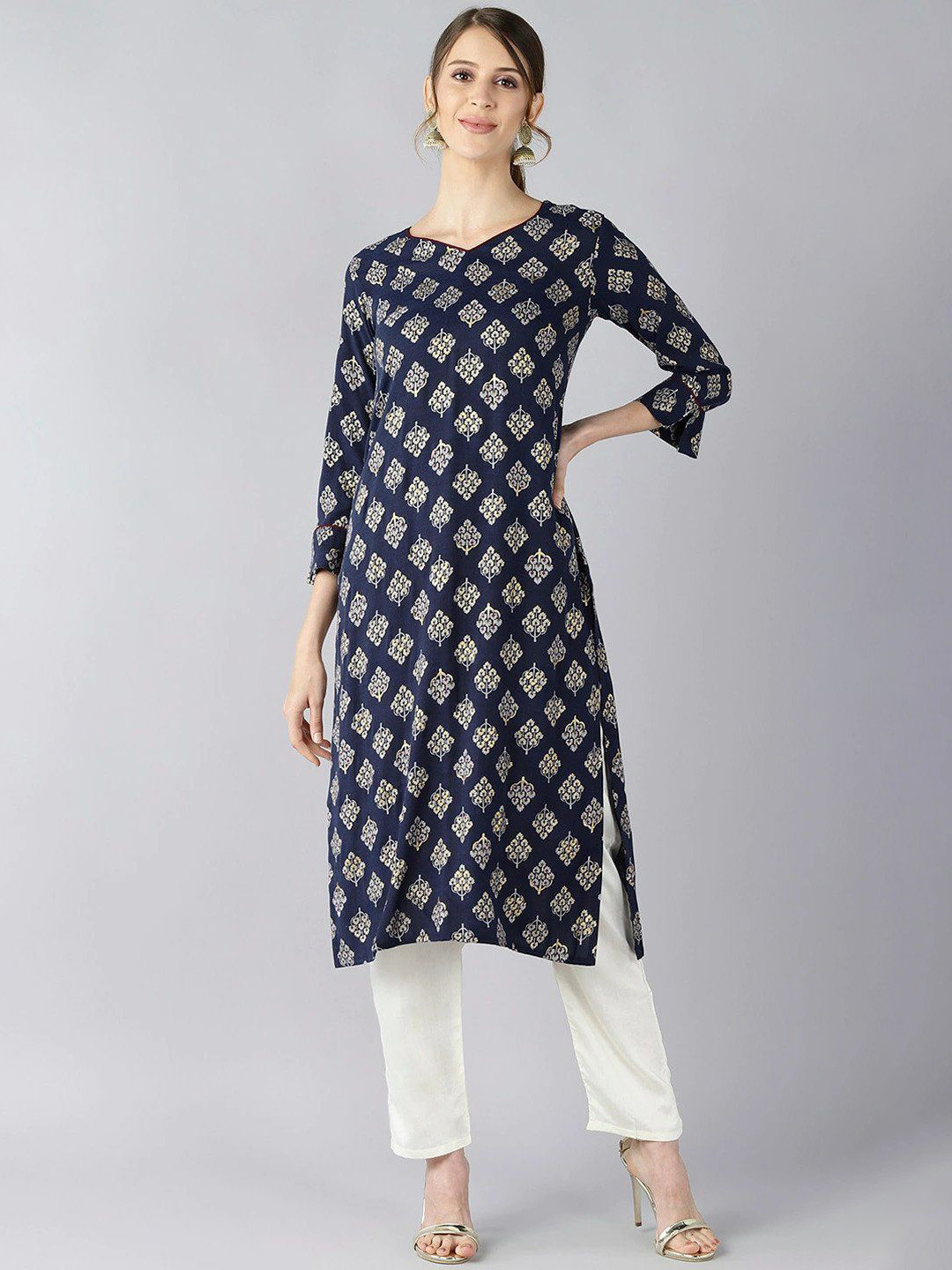 

AHIKA Ethnic Motifs Printed Sweetheart Neck Cotton Straight Kurta, Navy blue