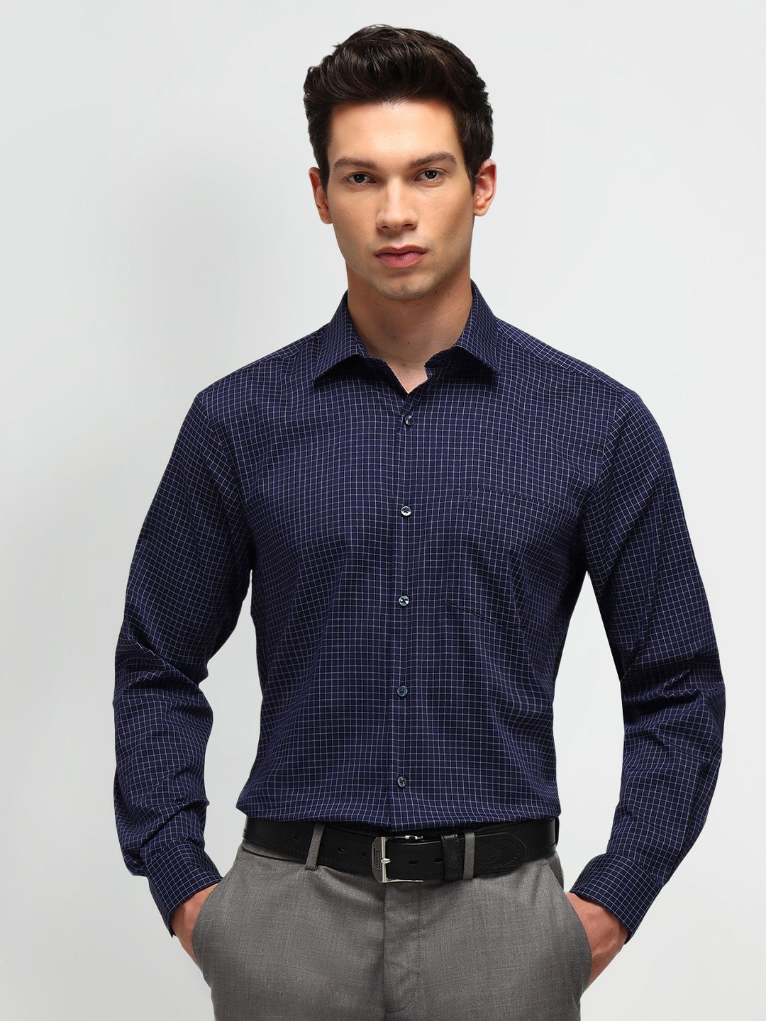 

Arrow Men Classic Spread Collar Gingham Checked Cotton Formal Shirt, Navy blue