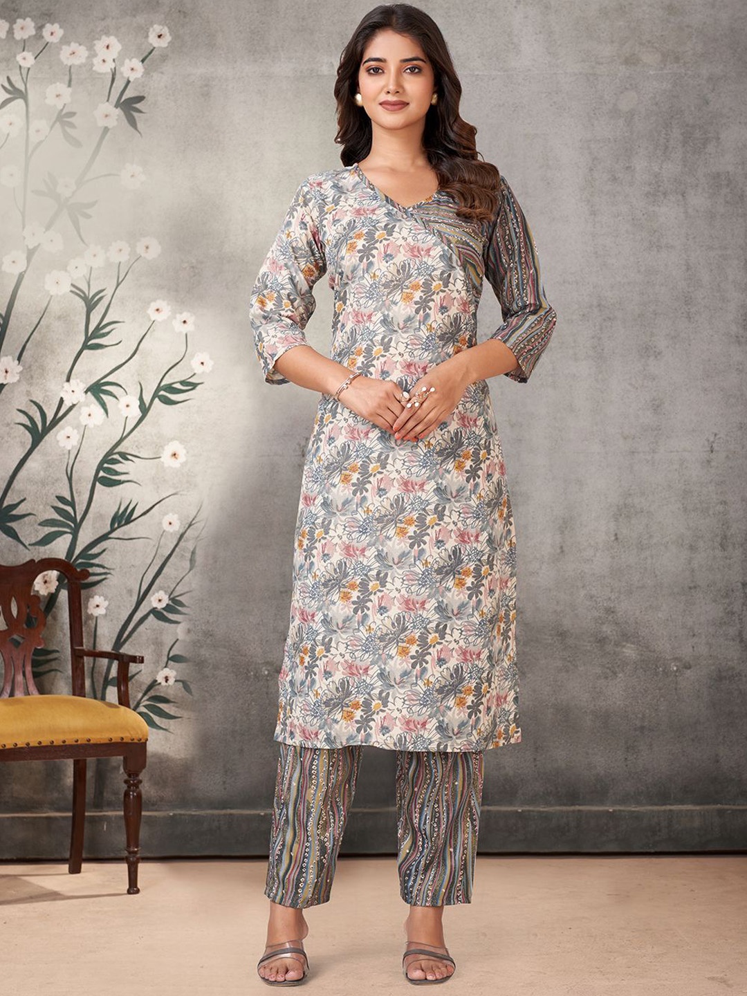 

KALINI Floral Printed V-Neck Straight Kurta with Trousers, Grey