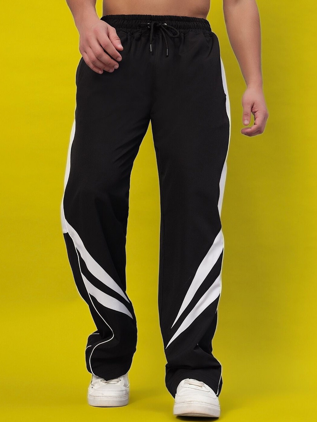 

WEARDUDS Men Relaxed-Fit Mid-Rise Track Pant, Black
