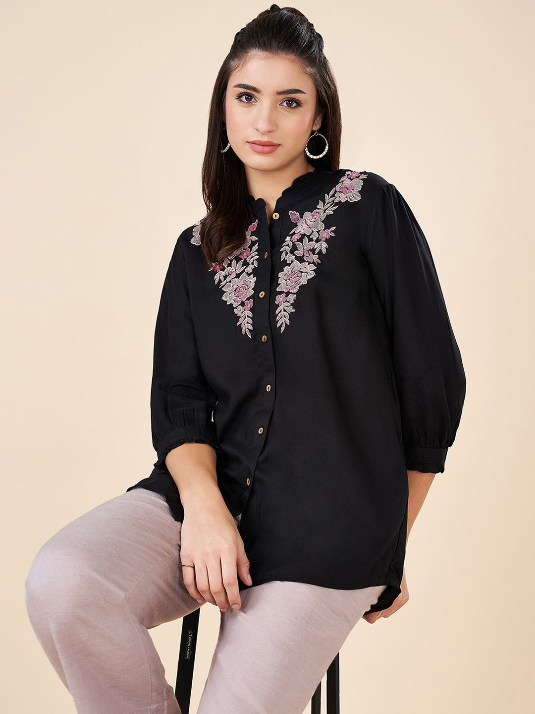 

AKKRITI BY PANTALOONS Mandarin Collar Embroidered Tunic, Black