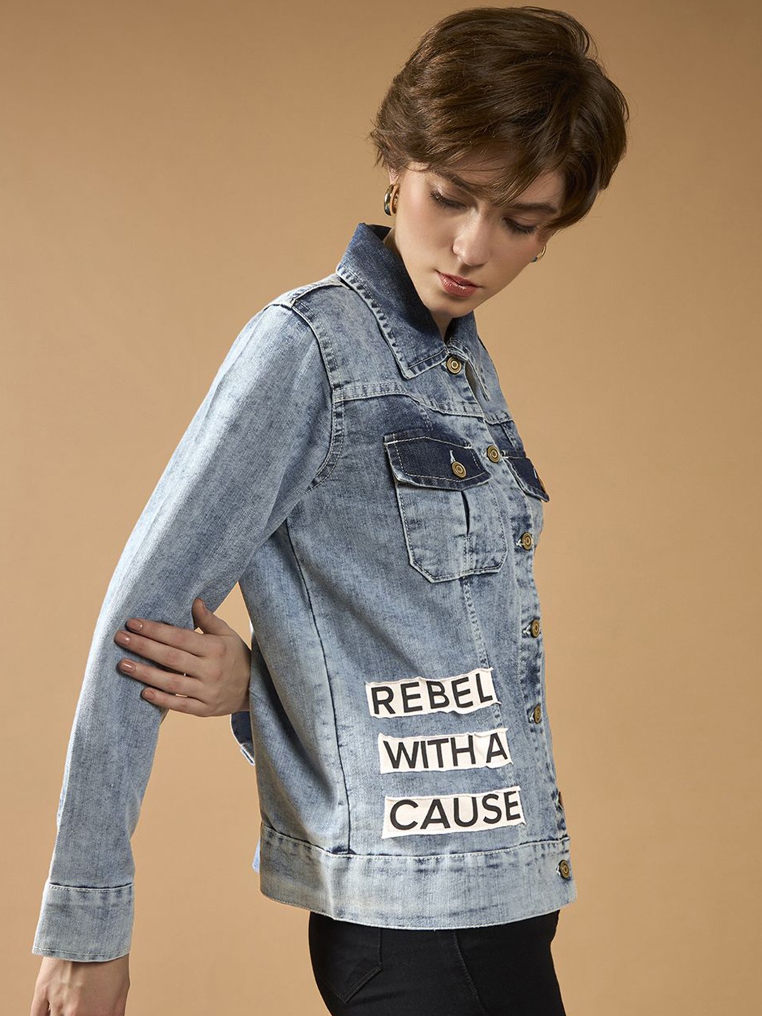 

DOLCE CRUDO Women Spread Collar Washed Self Design Cotton Casual Denim Jacket, Blue