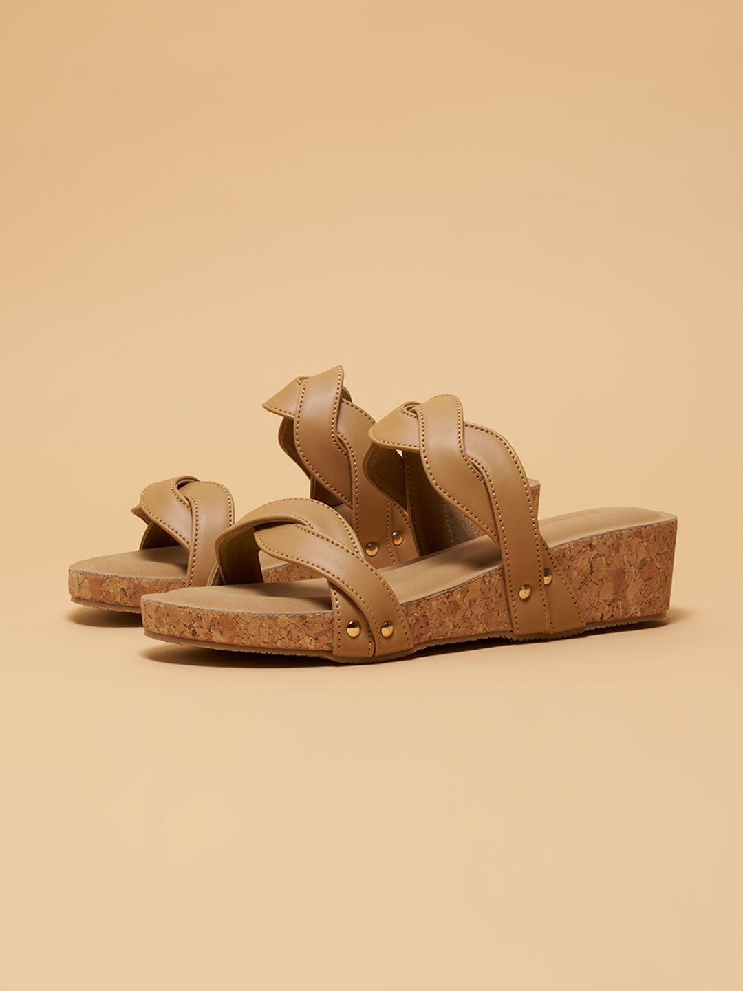 

ERIDANI Blare Solid Sandals, Beige