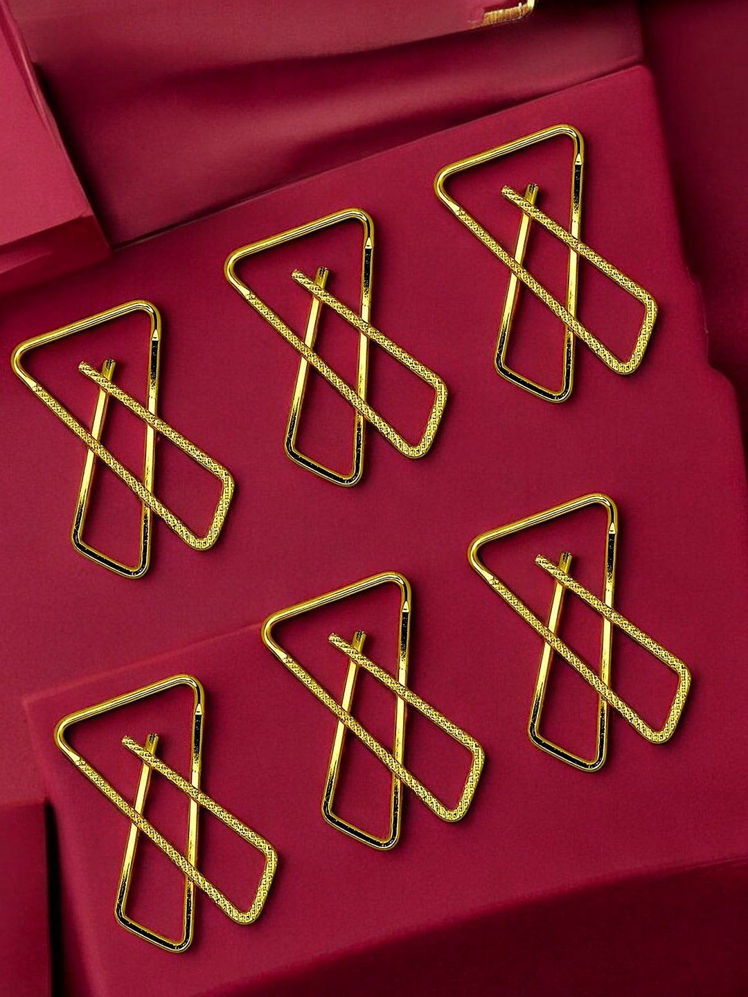 

FEMMIBELLA Set of 6 Gold Plated Saree Clip
