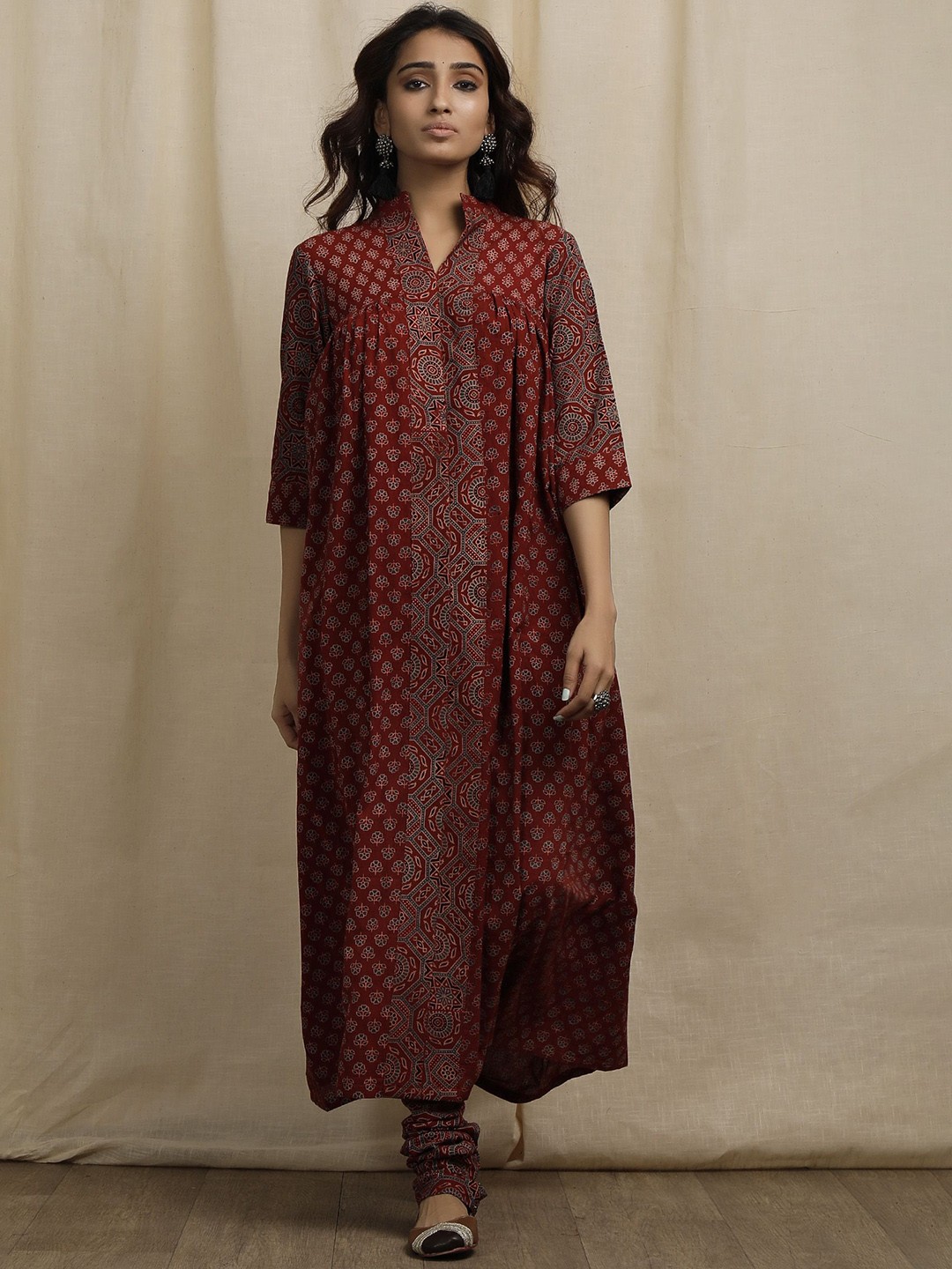

TJORI Floral Printed Mandarin Collar Regular Pure Cotton A-Line Kurta With Churidar, Red