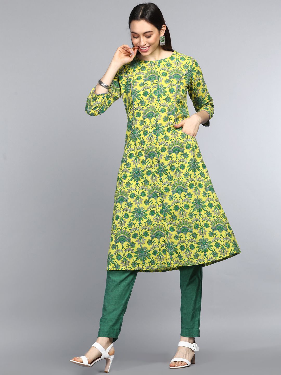 

AHIKA Floral Printed Cotton A-Line Kurta, Green