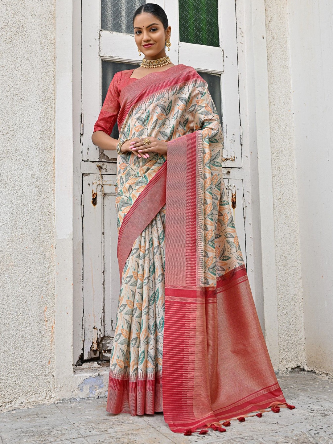 

Jinal & Jinal Floral Zari Pure Silk Tussar Saree, Green