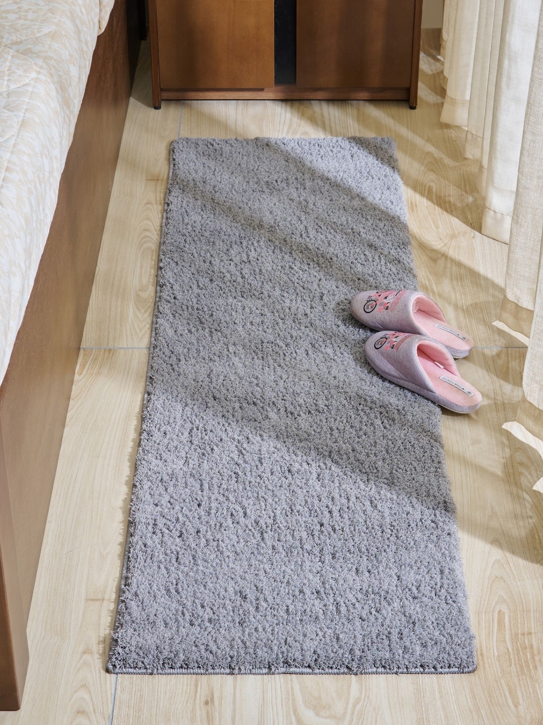 

Home Centre Colour Refresh Grey Soft Moss Tufted Shaggy Carpet