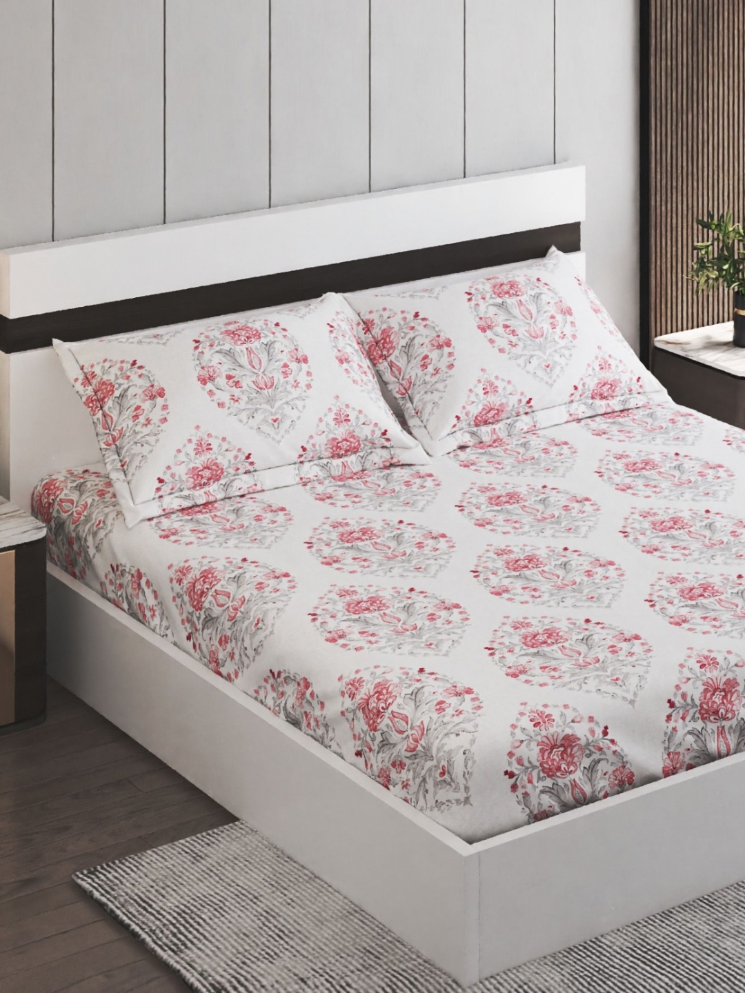 

Home Centre White & Pink Geometric 144 TC Queen Bedsheet with 2 Pillow Covers