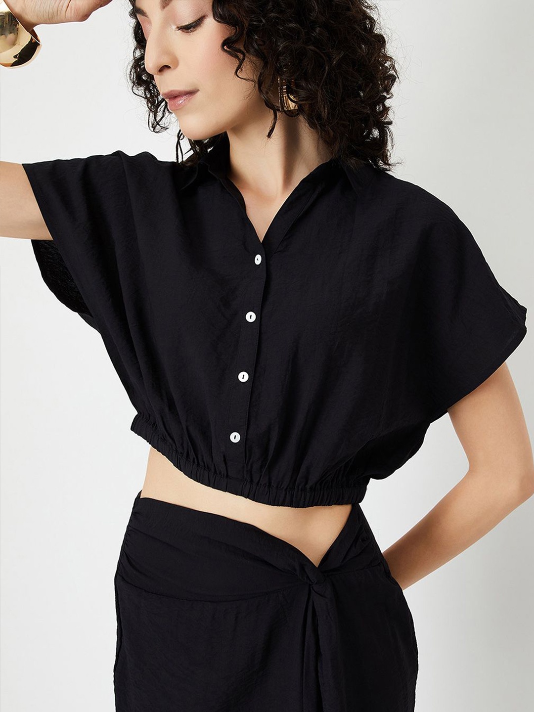 

max Women Extended Sleeves Shirt Style Crop Top, Black