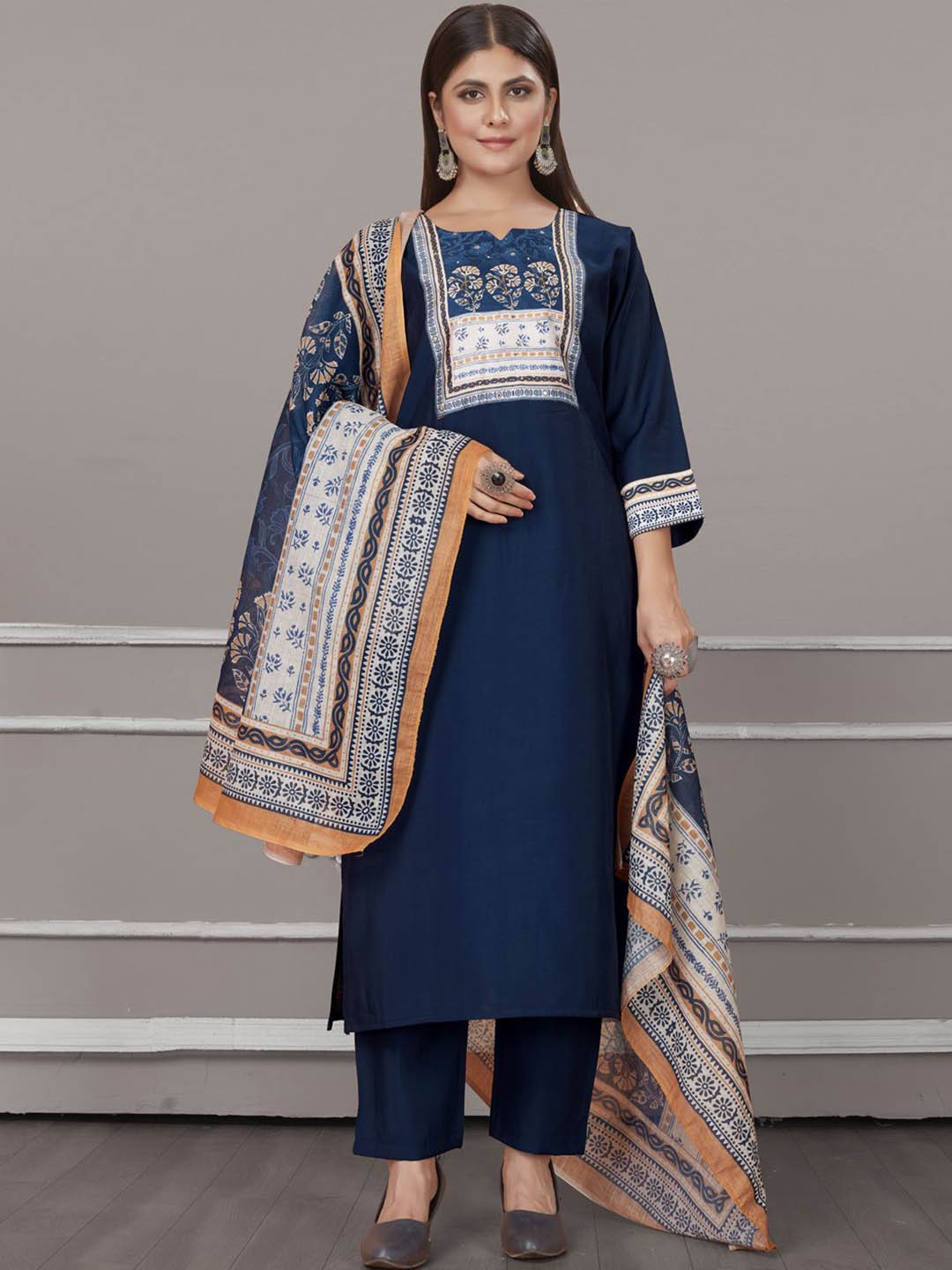

MINGORA Floral Yoke Design Beads & Stones Straight Kurta With Trousers & Dupatta, Blue