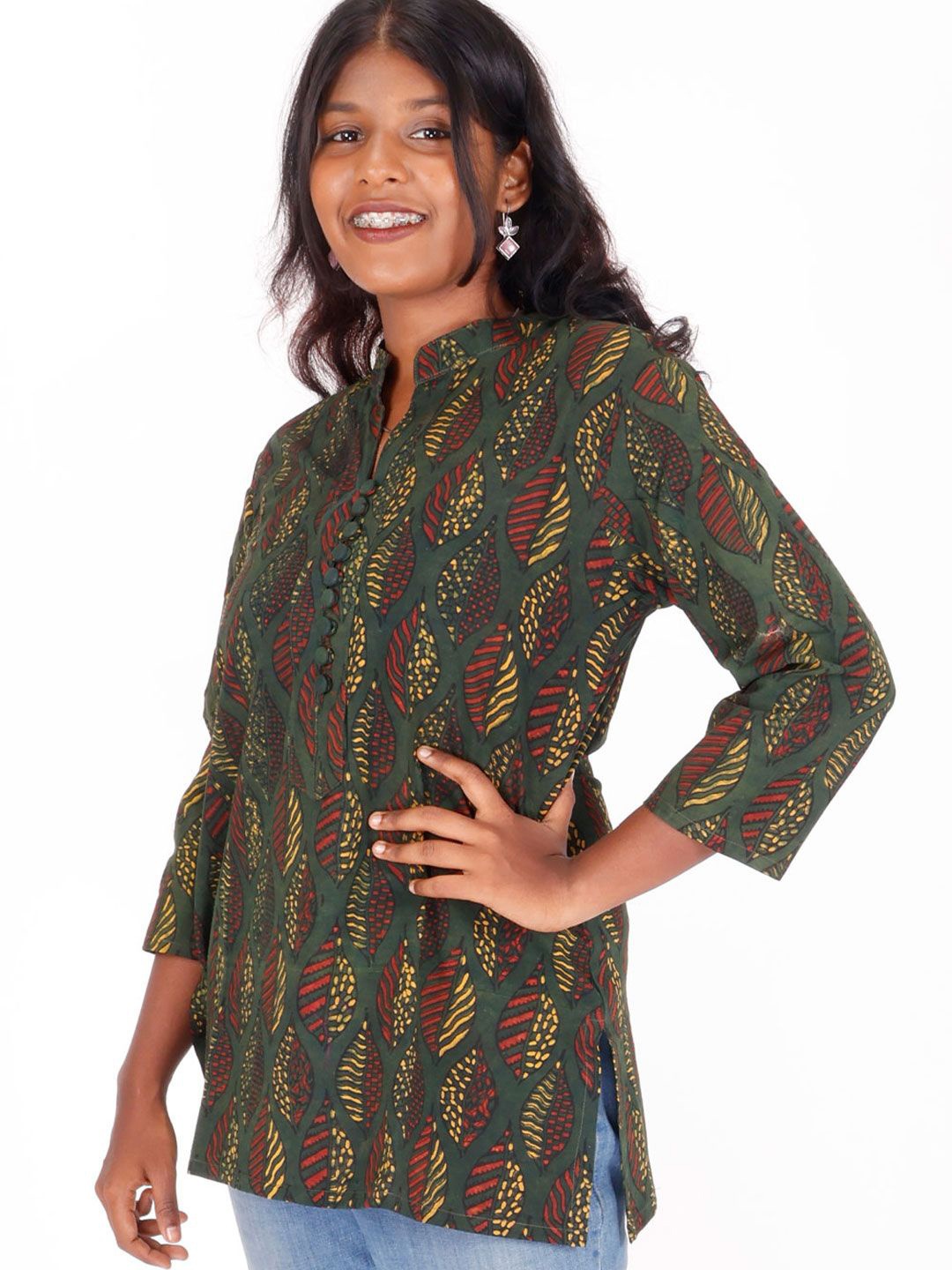 

Avishya Women Abstract Printed Pure Cotton Handloom Kurti, Green