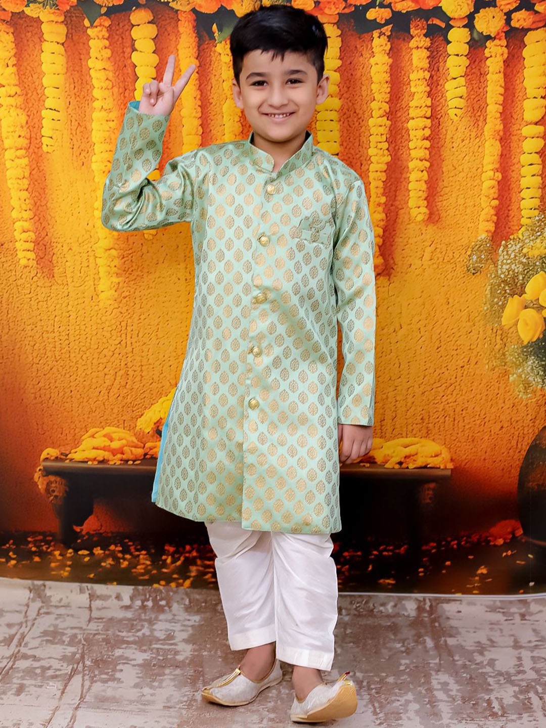 

BownBee Boys Self-Design Sherwani Set, Green