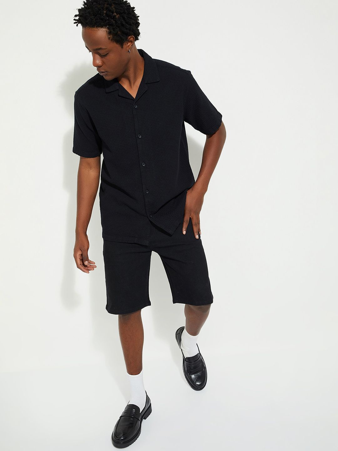

Max URB_N Men Regular Fit Textured Resort Shirt, Black
