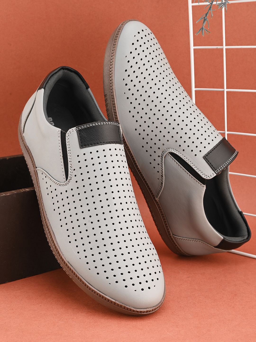 

The Roadster Lifestyle Co Men Casual Slip-On Sneakers, Grey