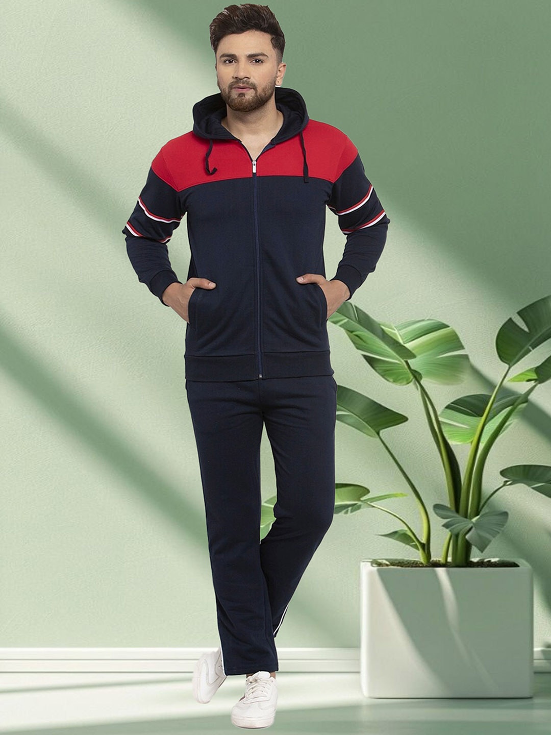 

WILD WEST Men Colourblocked Hooded Neck Tracksuit, Red
