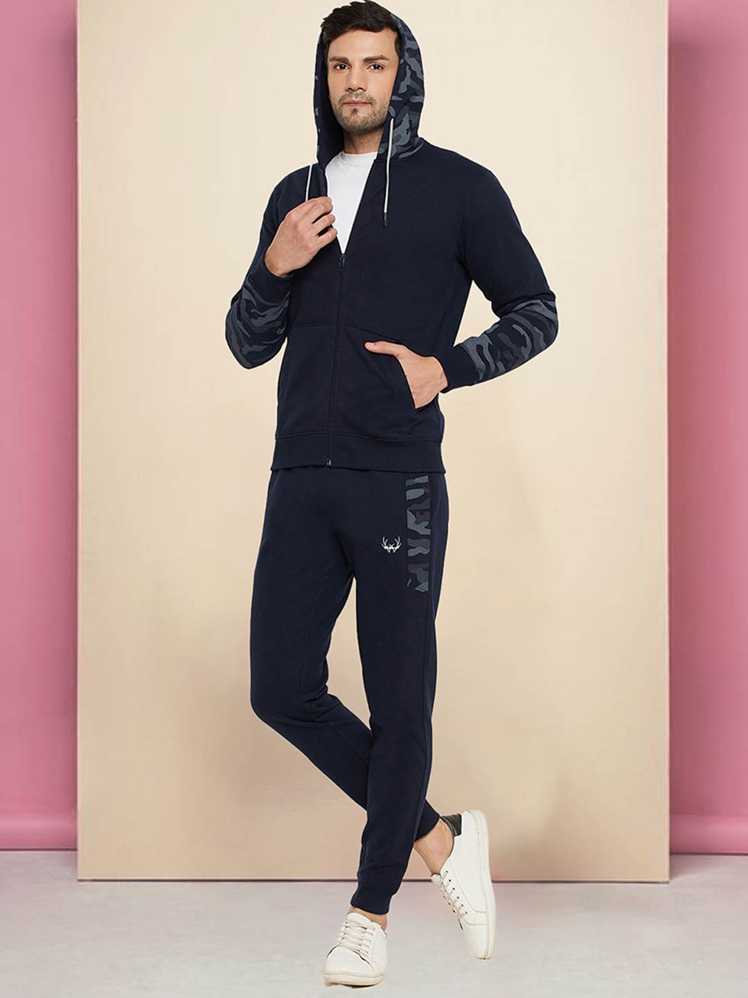 

WILD WEST Men Colourblocked Mid-Rise Tracksuits, Navy blue