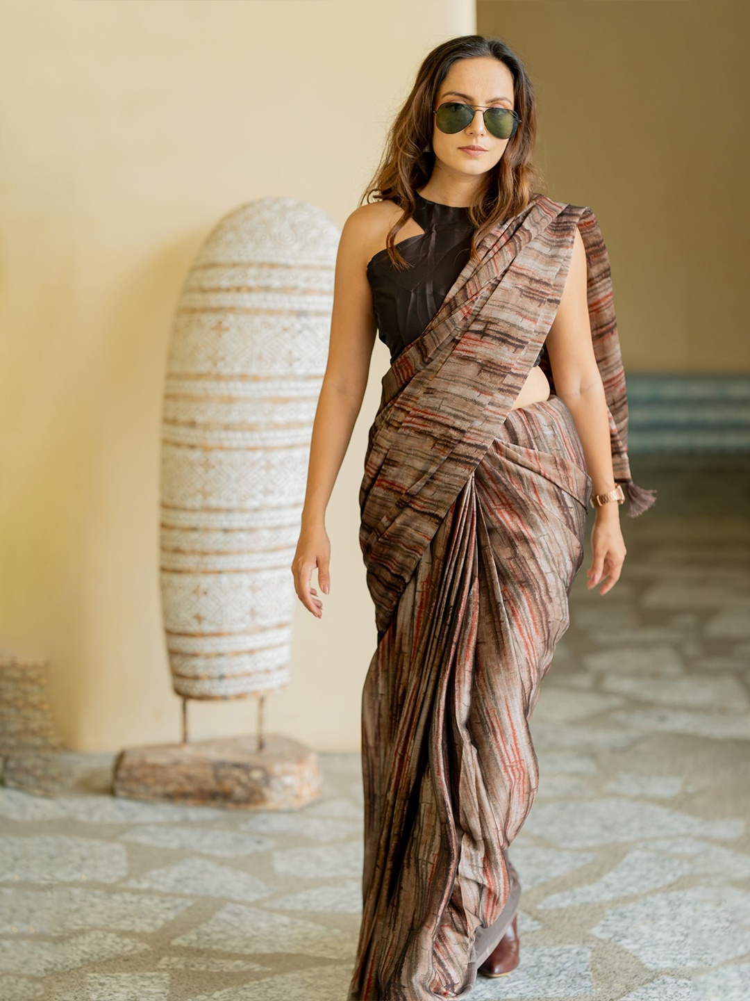 

MIRCHI FASHION Abstract Printed Saree With Blouse Piece, Brown