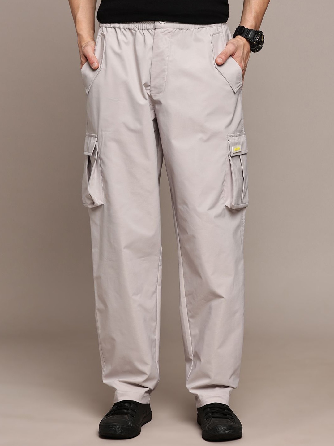 

FCUK Men Relaxed Loose Fit Cargos Trousers, Grey