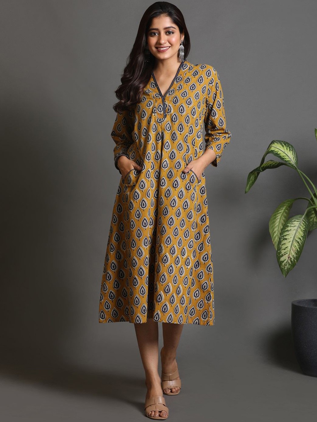 

Earthwear Floral Printed Regular Cotton A-Line Kurta, Mustard