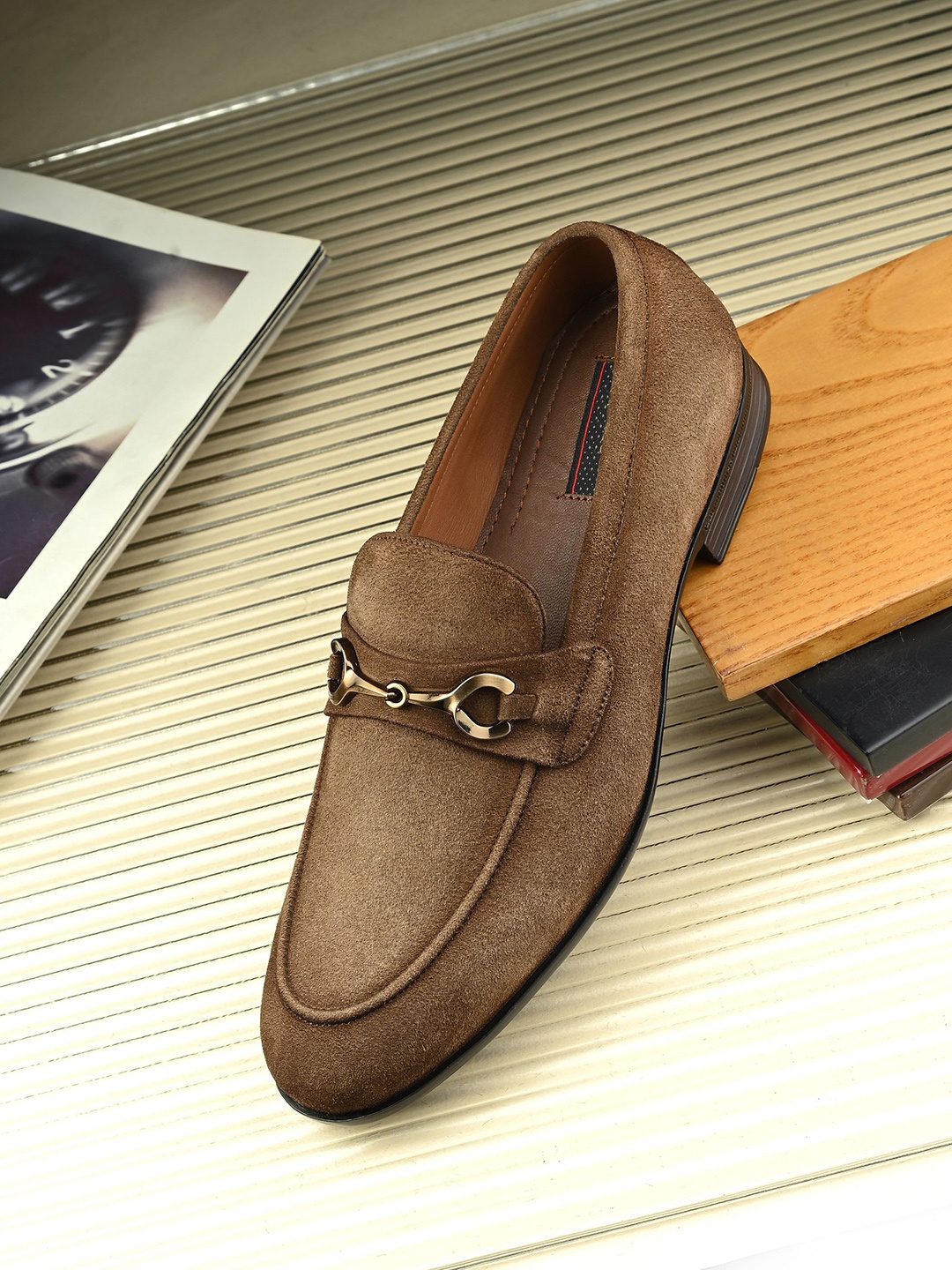 

Egoss Men Round Toe Lightweight Leather Loafers, Brown