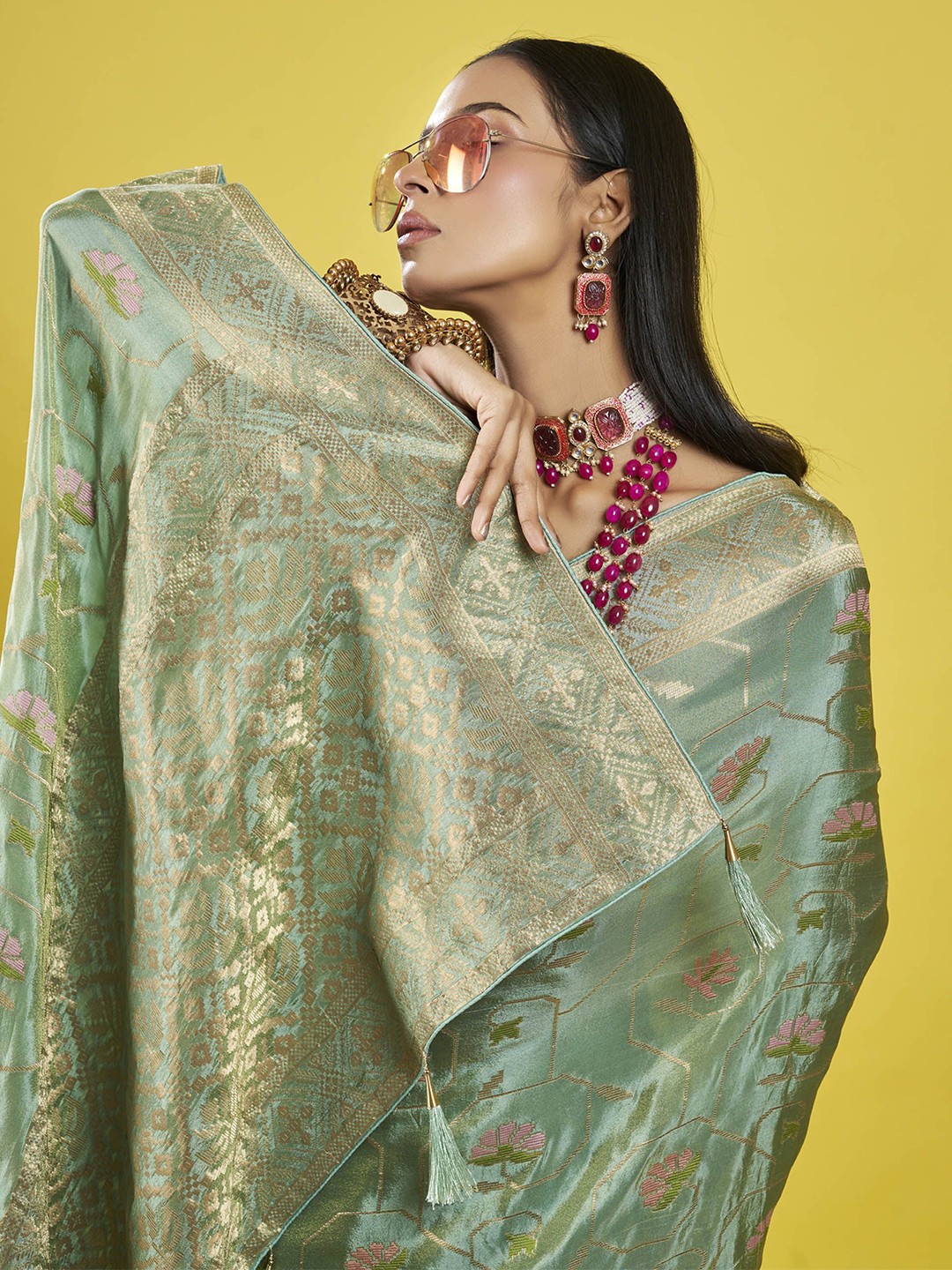 

ISHKIYA Woven Design Zari Saree, Green