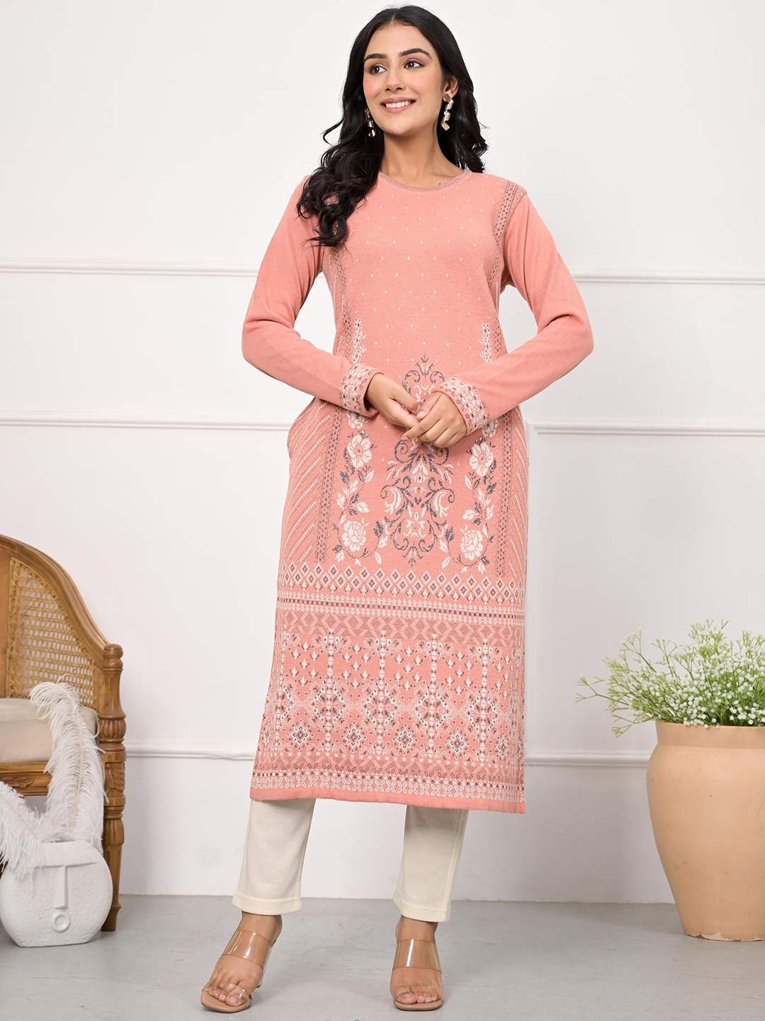 

Juniper Ethnic Motifs Woven Design Round Neck Long Sleeves Straight Kurta, Peach