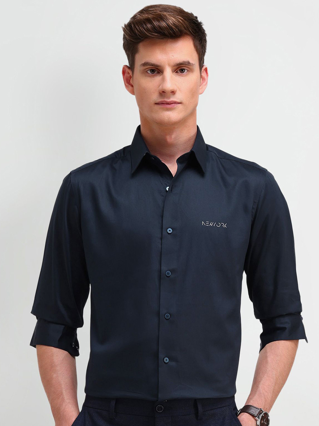 

Arrow New York Men Manhattan Spread Collar Solid Cotton Slim Fit Casual Shirt, Navy blue