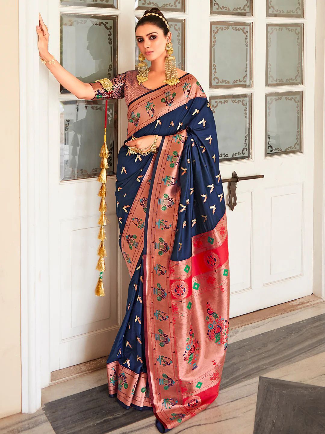 

KALINDI Woven Design Paithani Saree, Navy blue