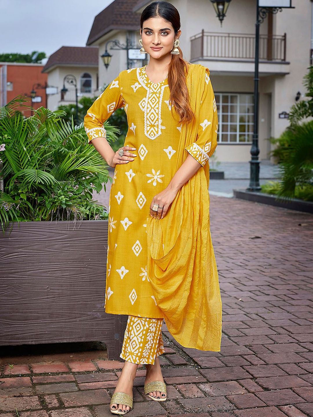 

Royal Export Ethnic Motifs Printed Straight Kurta with Trousers & Dupatta, Mustard