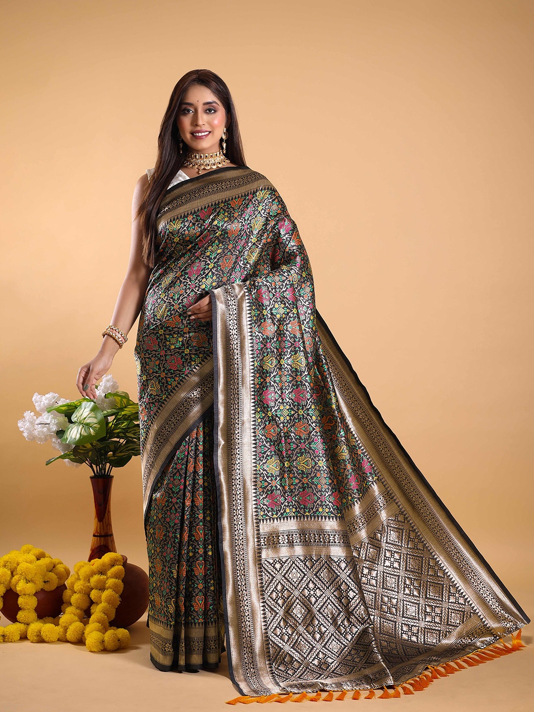 

HEER FASHION Woven Design Zari Silk Blend Banarasi Saree, Black